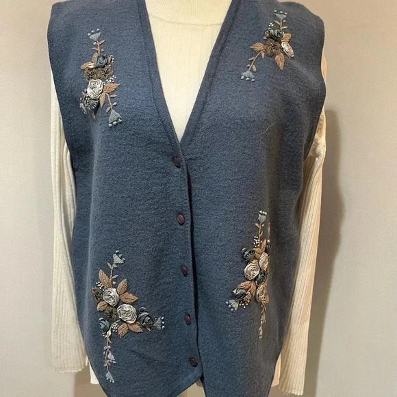Jackets & Blazers - Vintage Koret 100% Wool Embroidered Sweater Vest - Size M